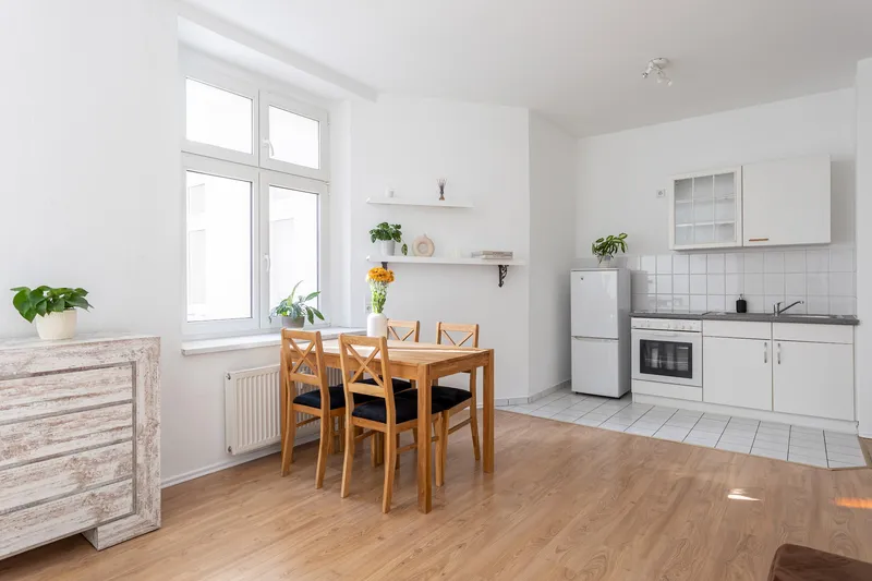 Bezugsfrei: Helle, gemütliche 1-Zimmer-Wohnung mit neuer, offener Küche in Toplage Friedrichshains! — photo 1